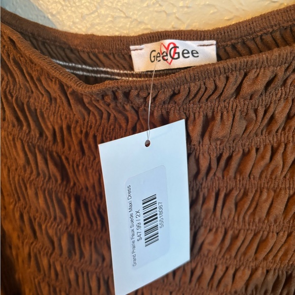 Beautiful Dress - Picture 2 of 3